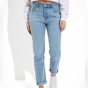 American Eagle Low-Rise Tomgirl Jean in Light Blue, Size 6